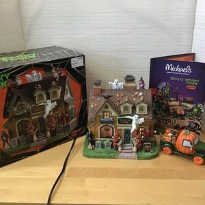 Lemax 2019 Spooky Town House